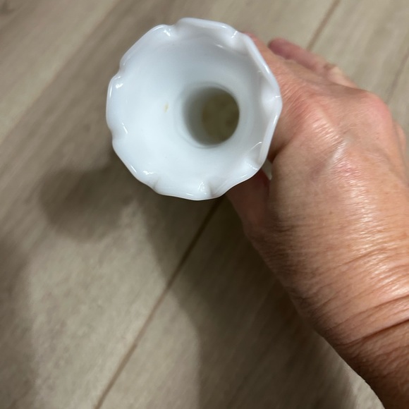 Vintage Imperial White Milk Glass Vase w/ Raised Chrysanthemum Design. 6” H - Picture 4 of 6